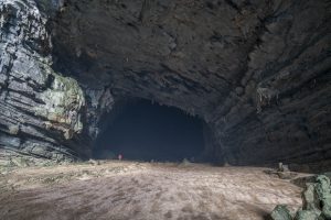 Deeper into Tien 1 Cave on Tu Lan Expedition